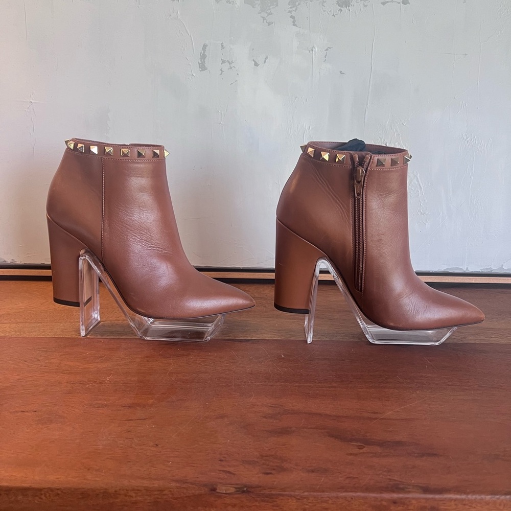 Valentino Garavani Camel Leather Pointed Ankle Booties with Gold Stud Trim - Picture 2 of 9